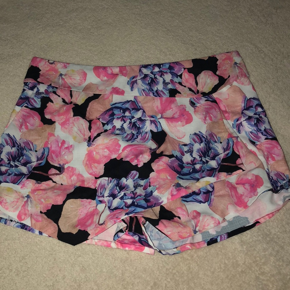 Dainty Hooligan Shorts/Skort